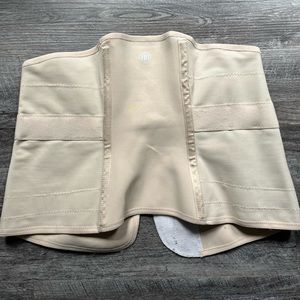 Belly Bandit Post Partum Luxe Belly Wrap w/The Extender Nude Size Small